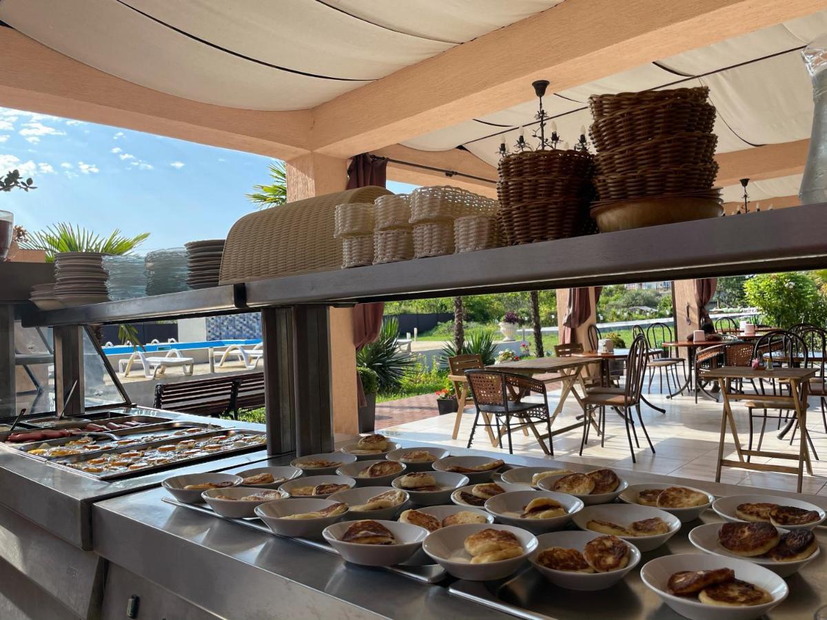 Hotel Askar Alakhadze Bagian luar foto